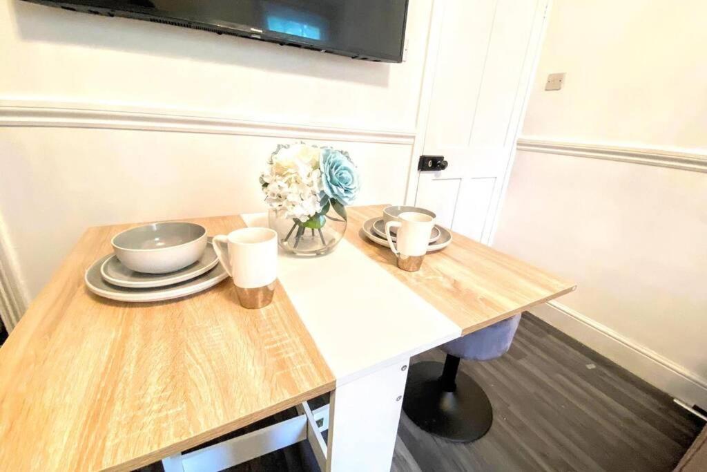 Spacious Canterbury City Centre Gem House With Parking Villa ภายนอก รูปภาพ