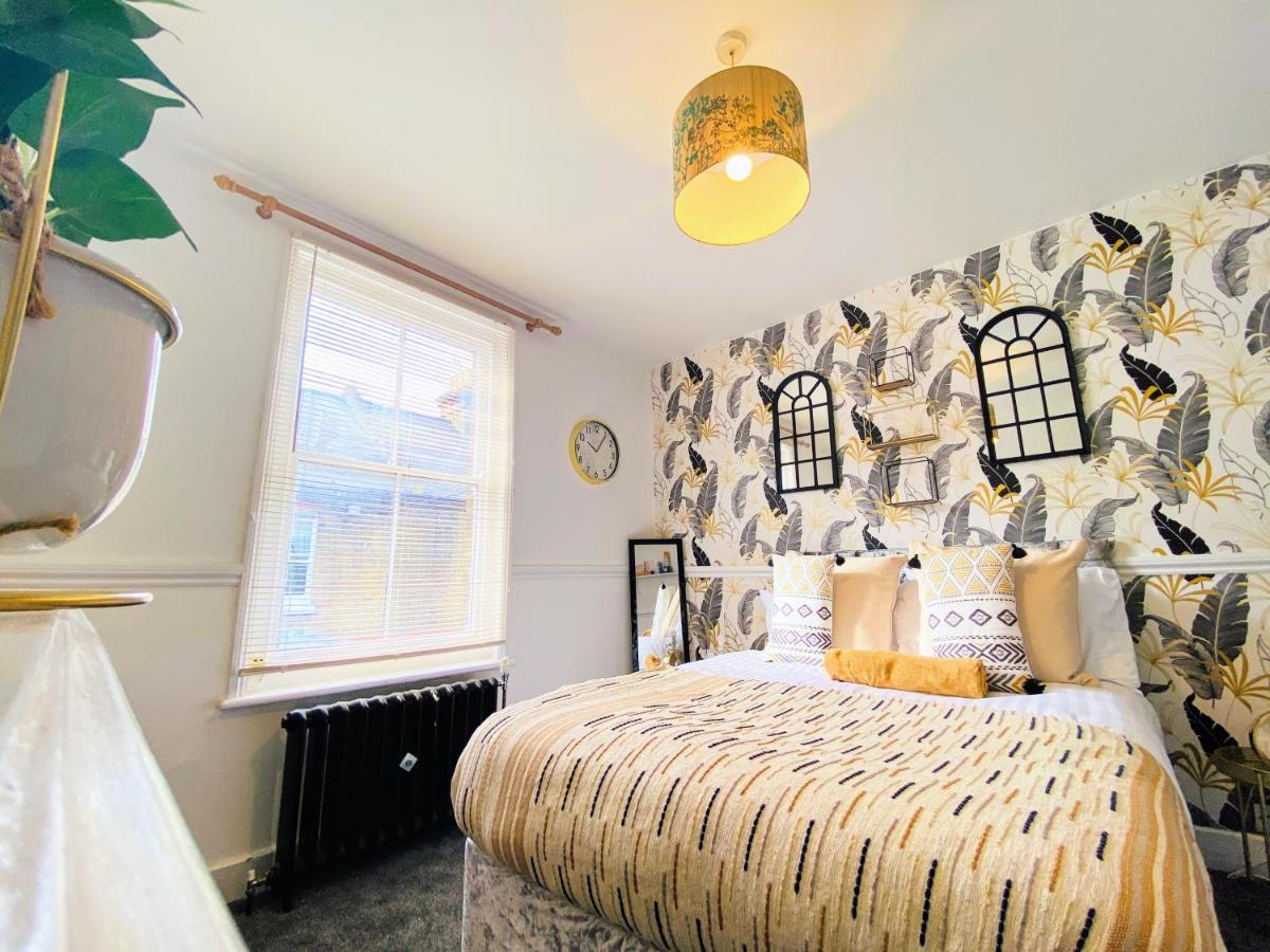 Spacious Canterbury City Centre Gem House With Parking Villa ภายนอก รูปภาพ