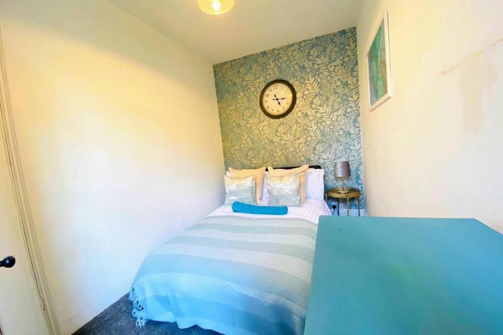 Spacious Canterbury City Centre Gem House With Parking Villa ภายนอก รูปภาพ